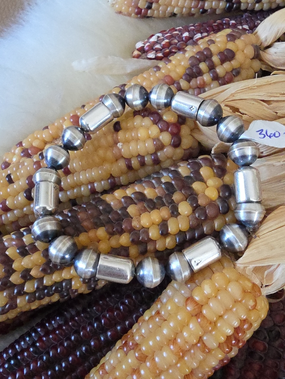 Gorgeous Sterling 8 mm Navajo Pearl & Barrell Bead Stretchy Bracelet 🩶🎁❤️